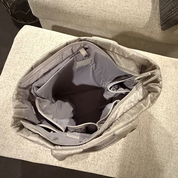 Cara Cumulus Tote in Silver Gray. Used 1 time, Excellent Condition - Picture 4 of 5